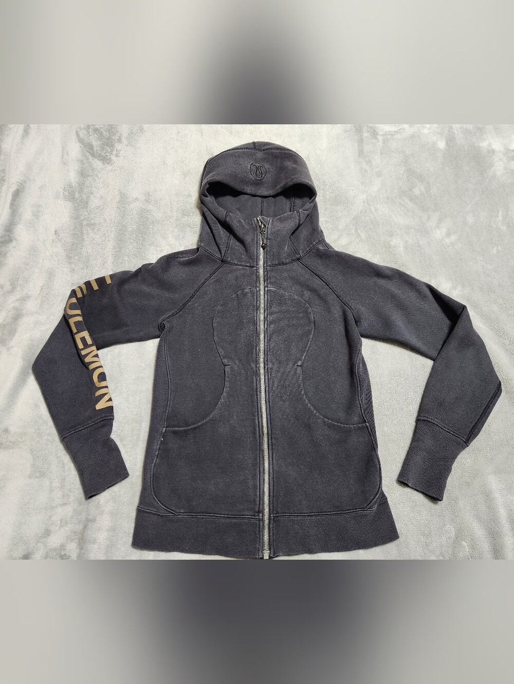 Lululemon Scuba Hoodie III Black Gold Sleeve Logo Sz 6